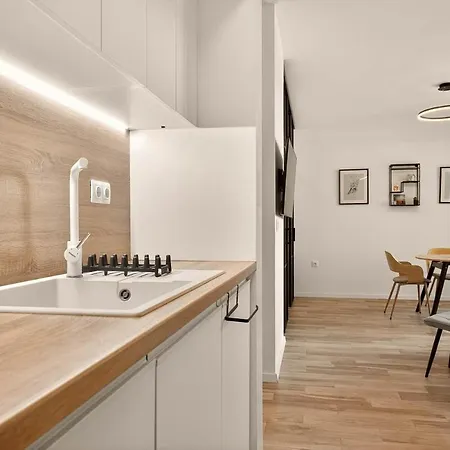 Artistic Space In Azur Premium דירה