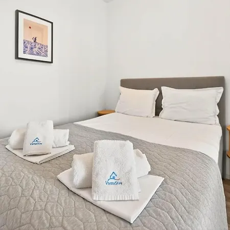 Artistic Space In Azur Premium Apartman